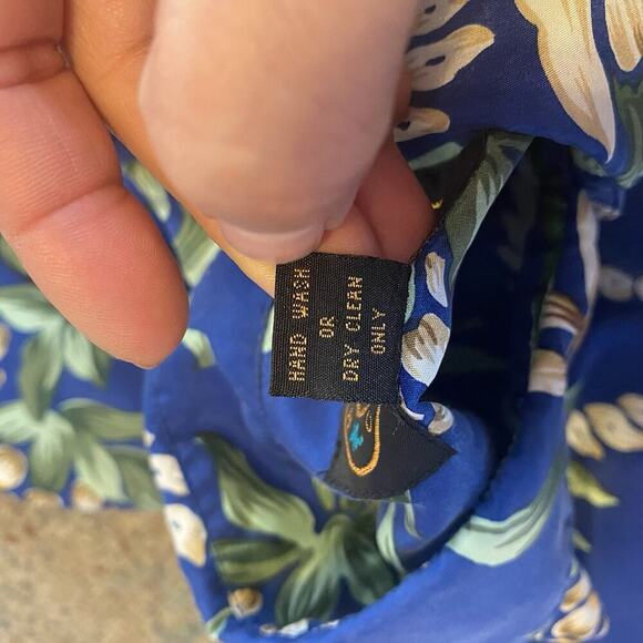 Hawaiian Company Silk Aloha Shirt Unisex M ButtonUp Floral Tropical Bali Coastal - Picture 4 of 7